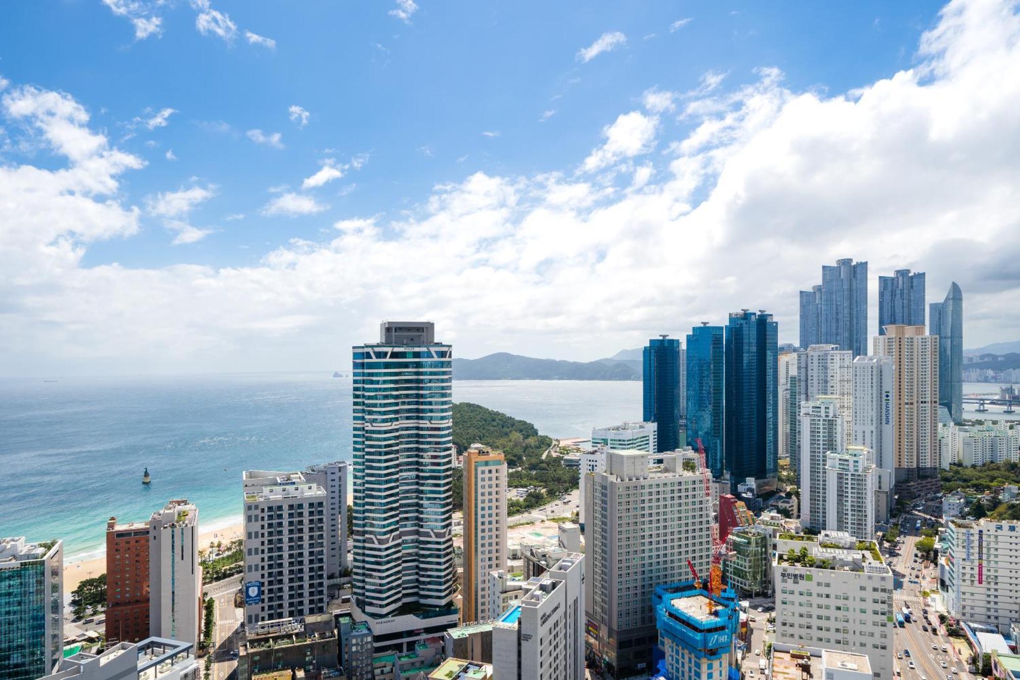 Urbanstay Haeundae Station Busan Bagian luar foto