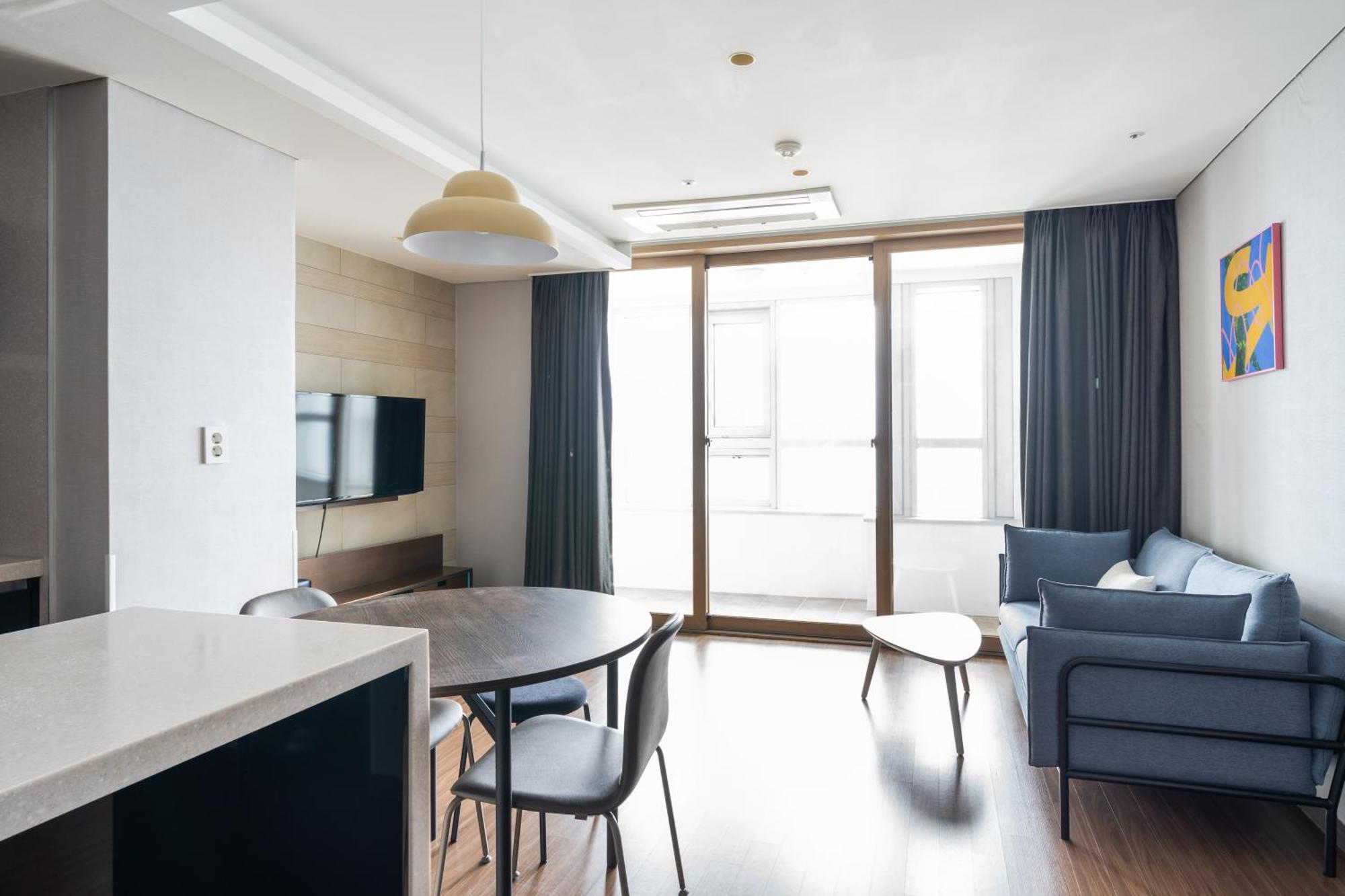 Urbanstay Haeundae Station Busan Bagian luar foto