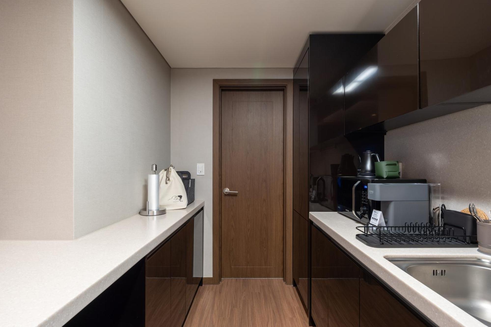 Urbanstay Haeundae Station Busan Bagian luar foto