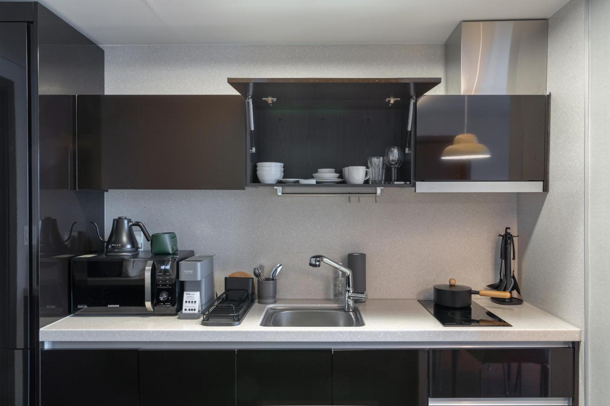 Urbanstay Haeundae Station Busan Bagian luar foto