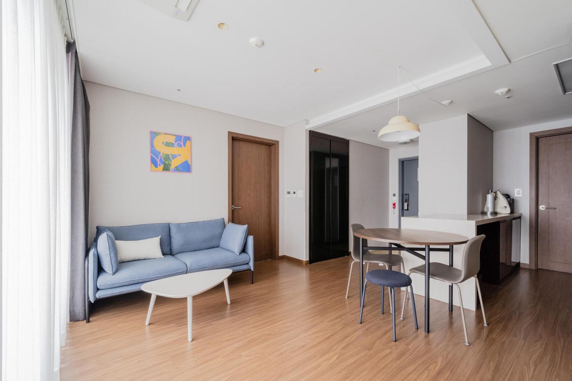 Urbanstay Haeundae Station Busan Bagian luar foto