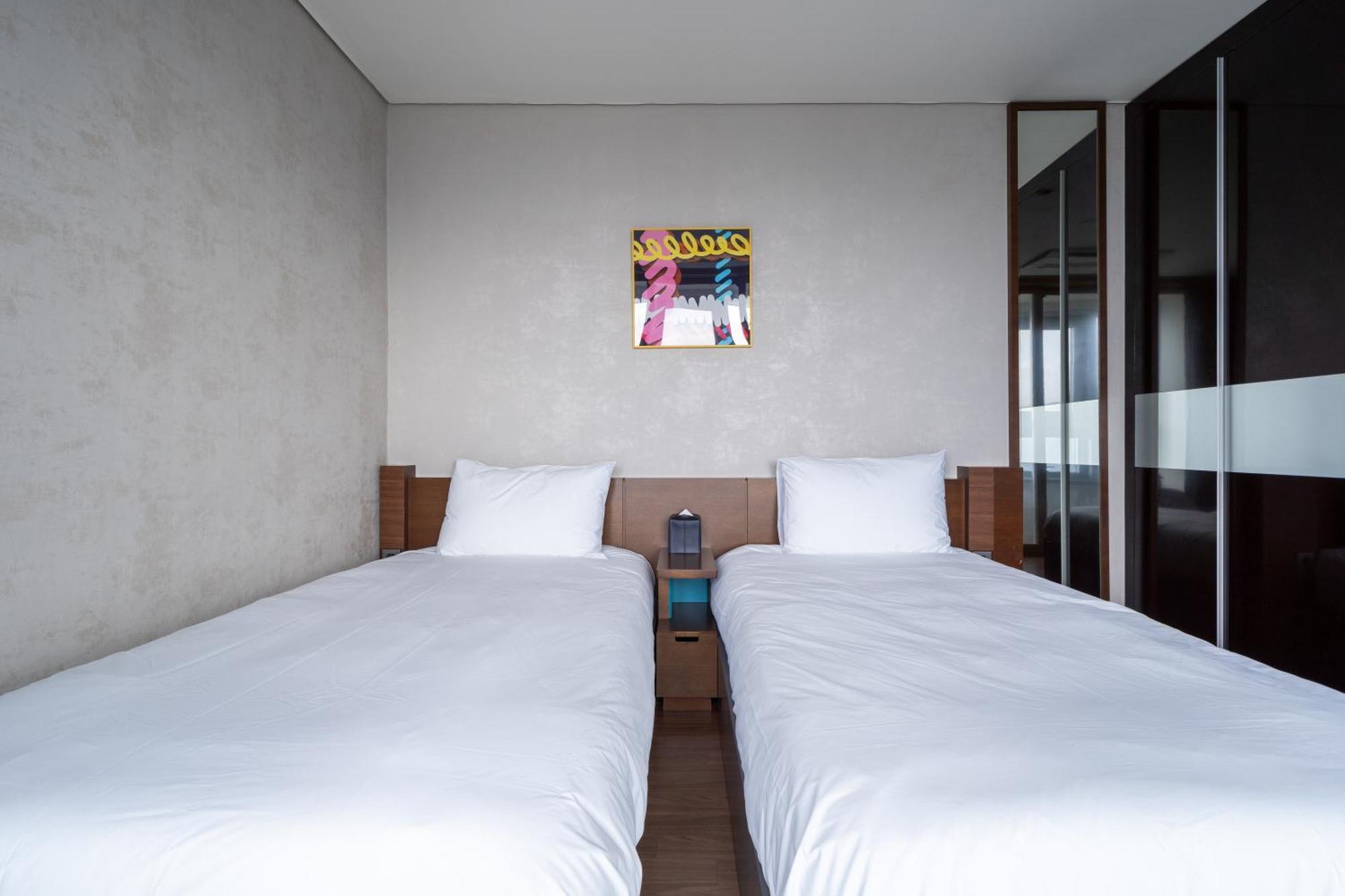 Urbanstay Haeundae Station Busan Bagian luar foto