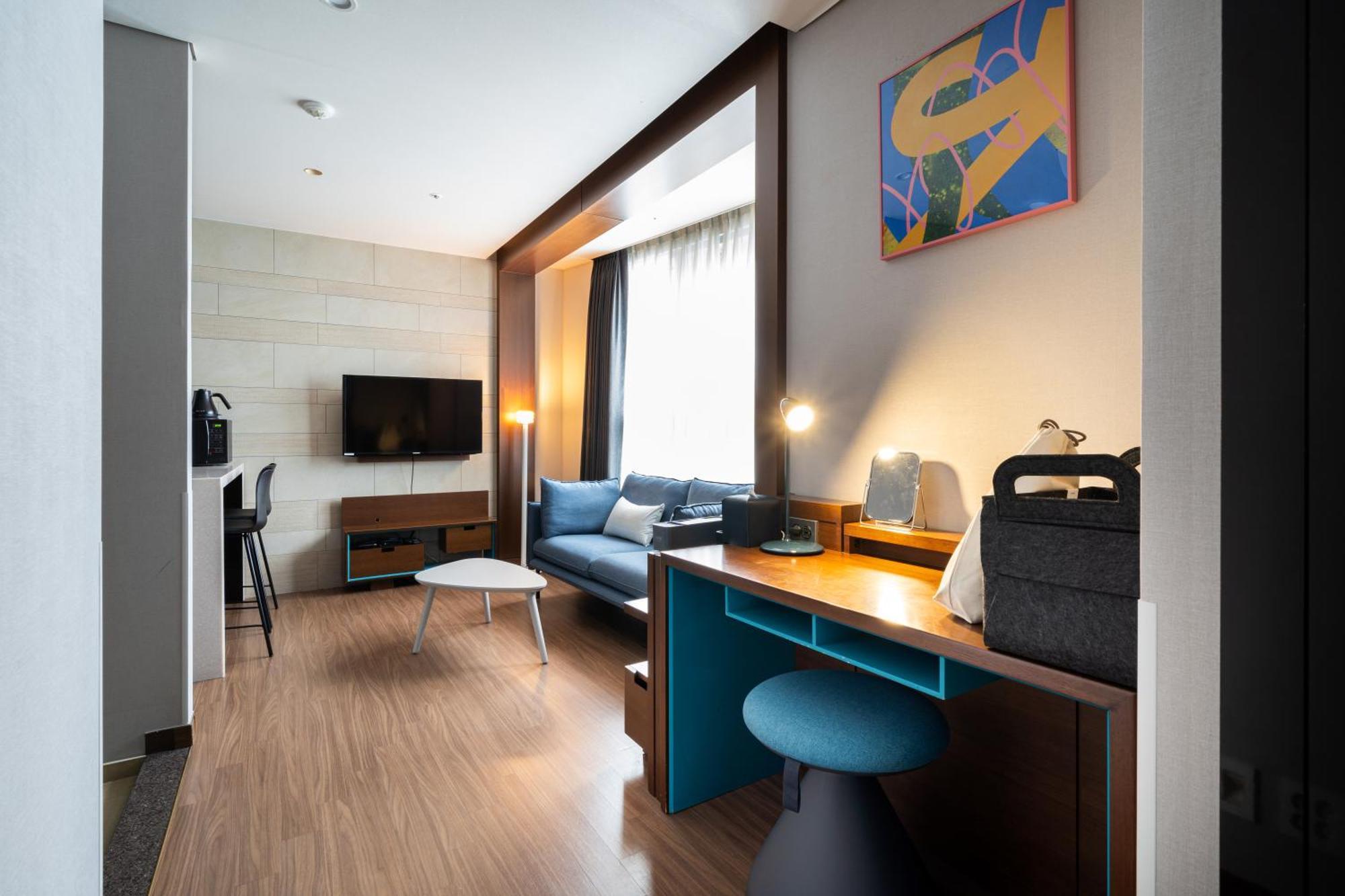 Urbanstay Haeundae Station Busan Bagian luar foto