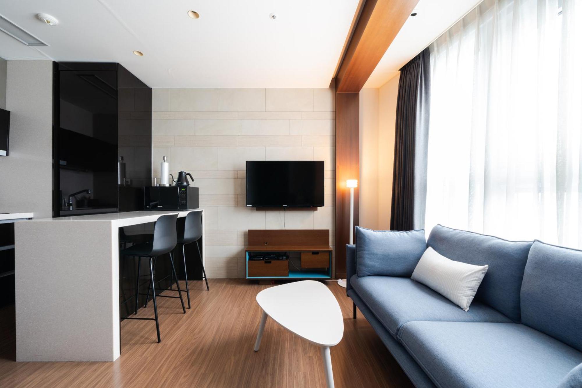 Urbanstay Haeundae Station Busan Bagian luar foto