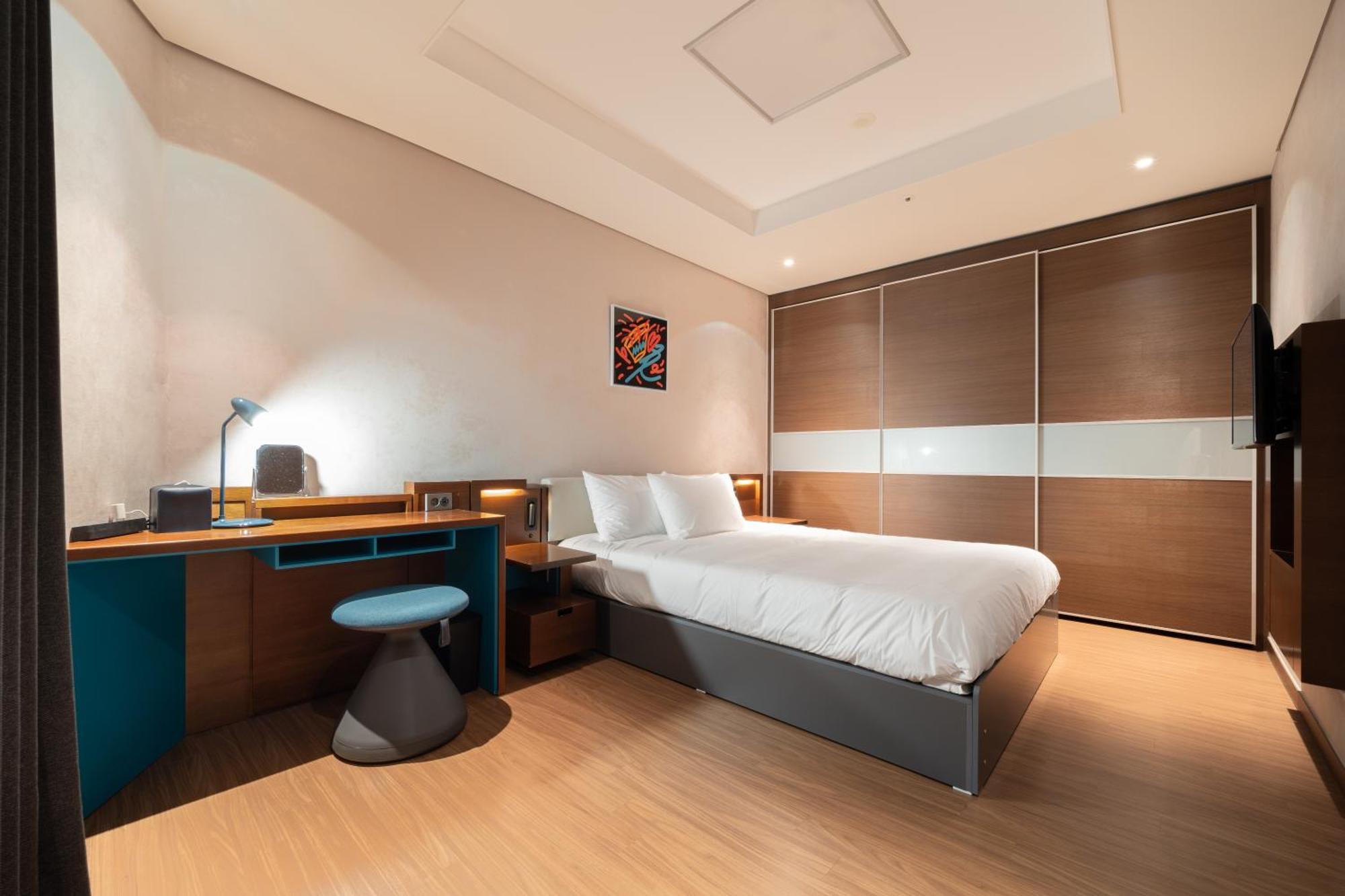 Urbanstay Haeundae Station Busan Bagian luar foto