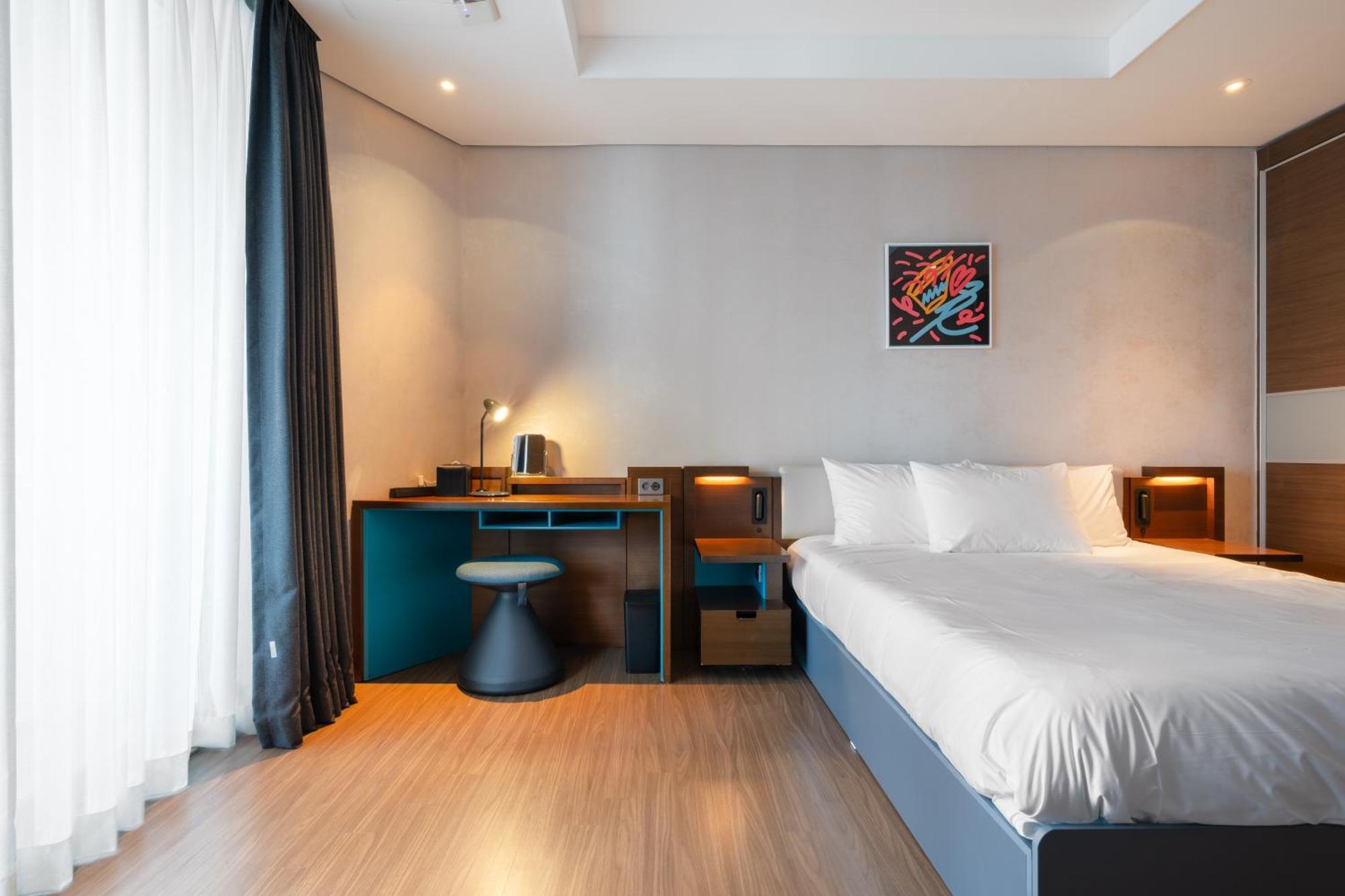 Urbanstay Haeundae Station Busan Bagian luar foto