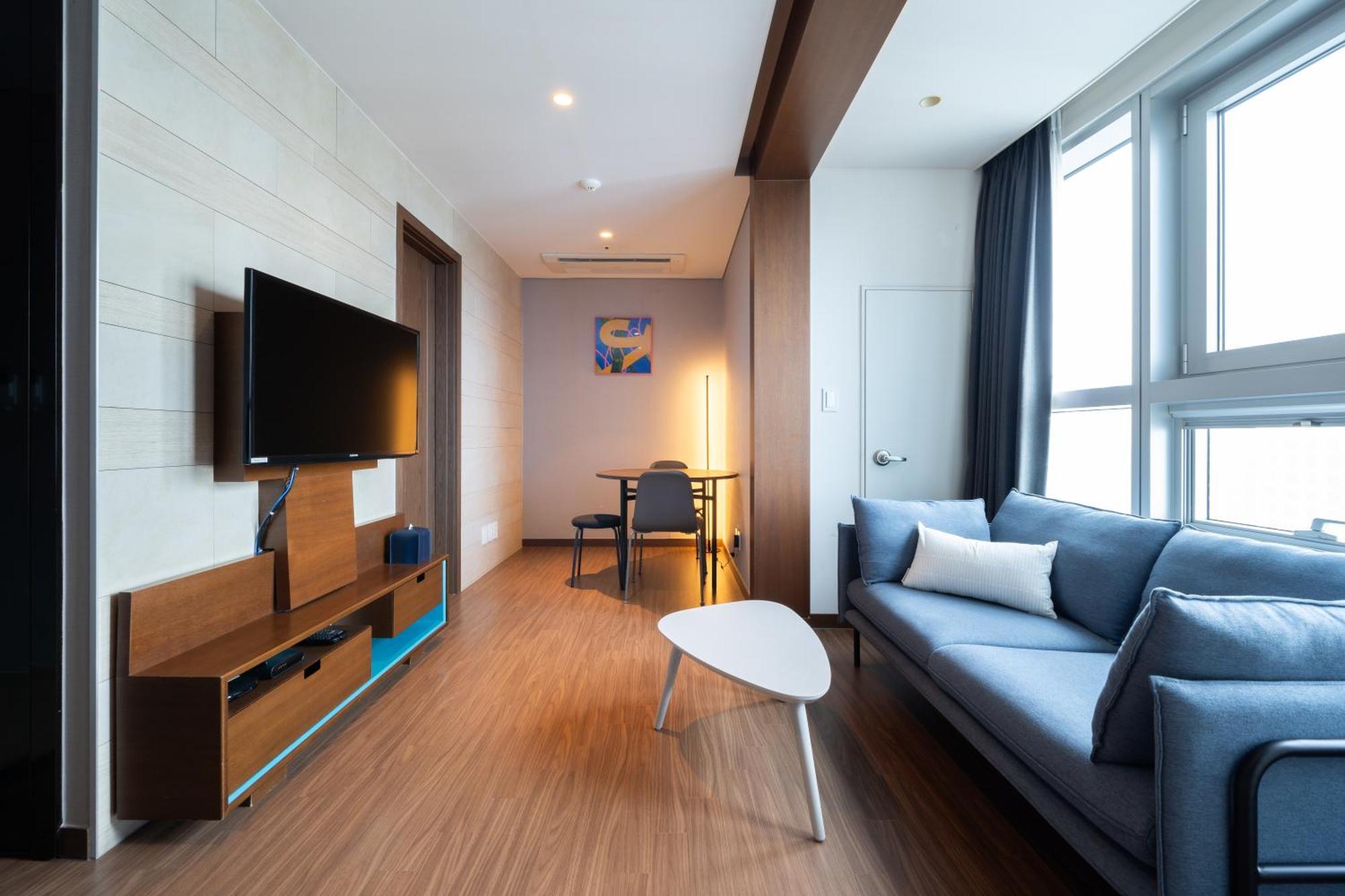 Urbanstay Haeundae Station Busan Bagian luar foto
