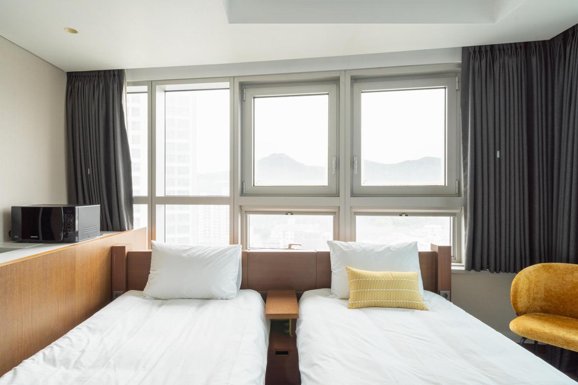 Urbanstay Haeundae Station Busan Bagian luar foto