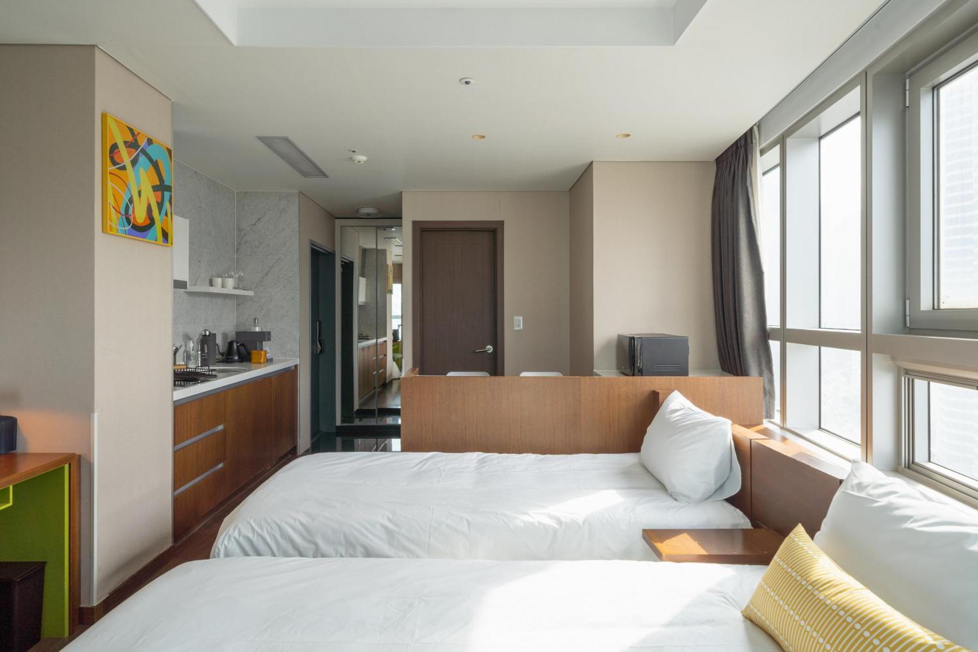 Urbanstay Haeundae Station Busan Bagian luar foto