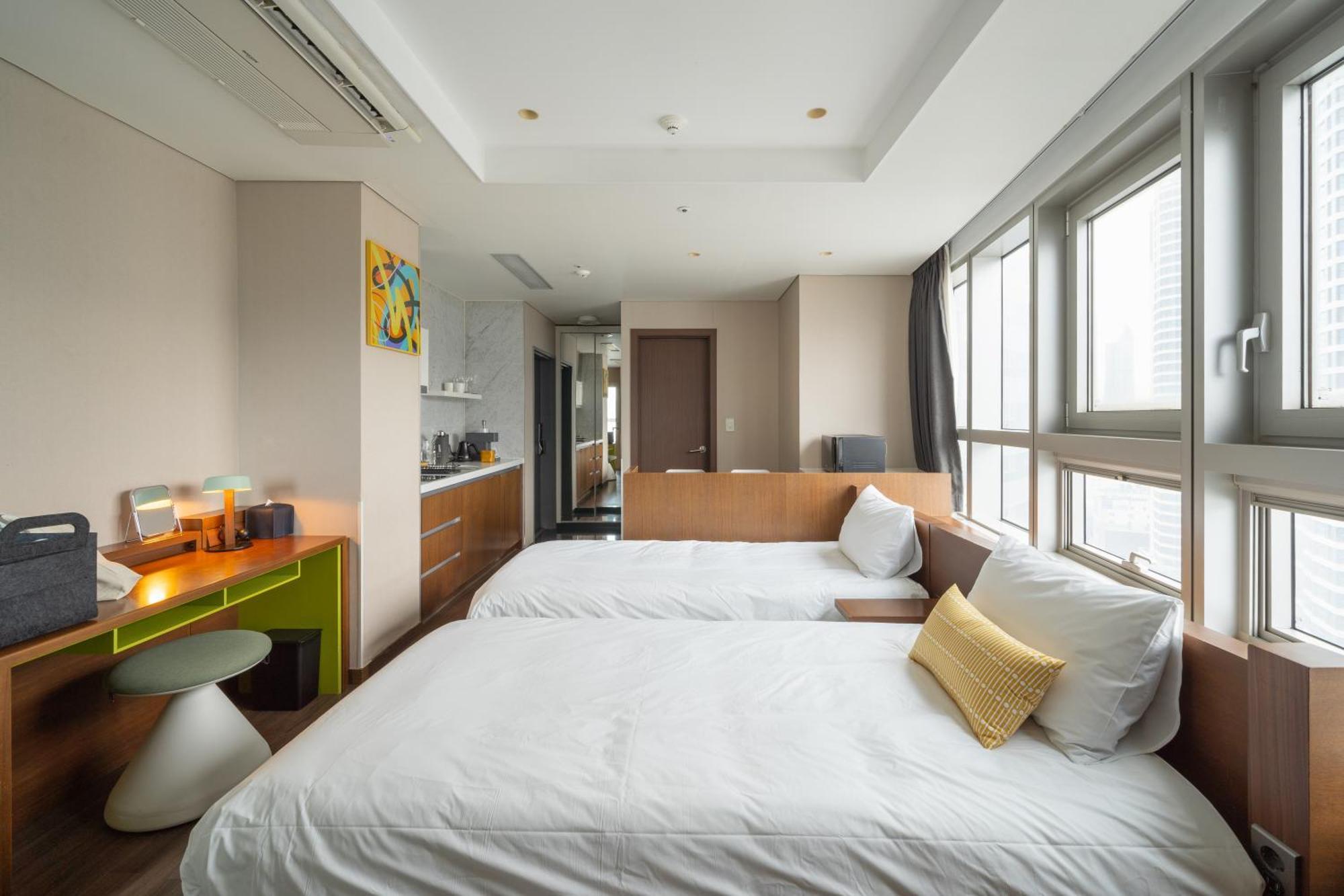 Urbanstay Haeundae Station Busan Bagian luar foto