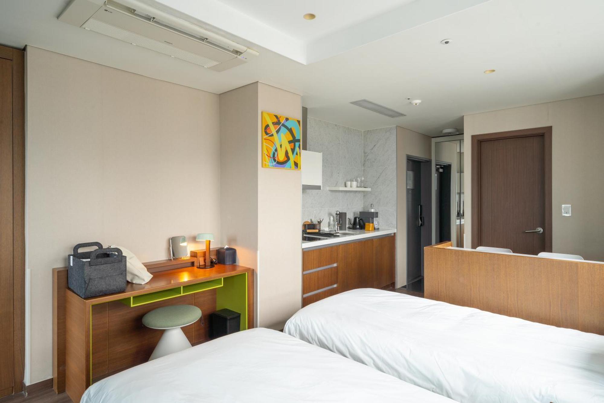 Urbanstay Haeundae Station Busan Bagian luar foto