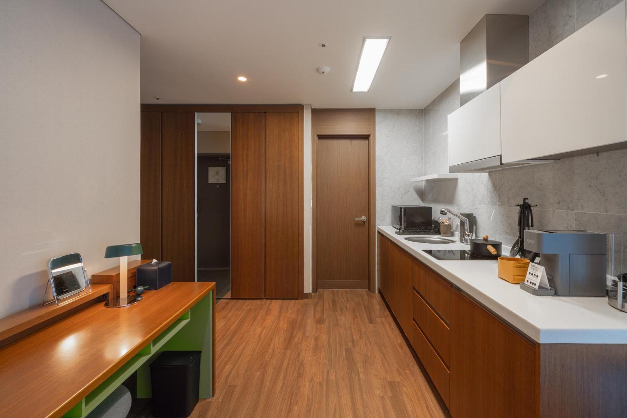 Urbanstay Haeundae Station Busan Bagian luar foto