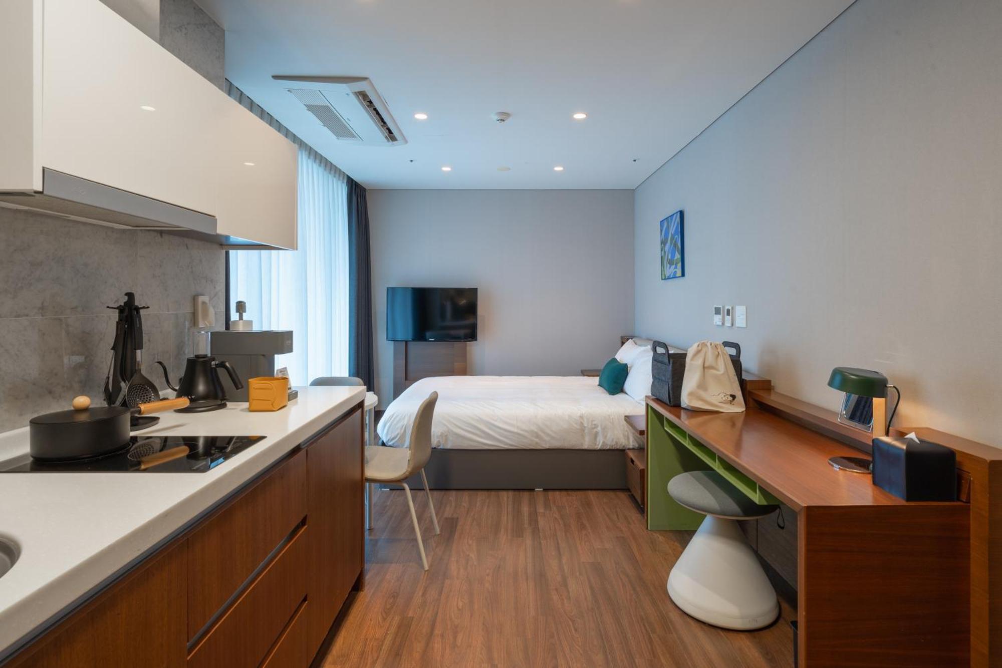 Urbanstay Haeundae Station Busan Bagian luar foto