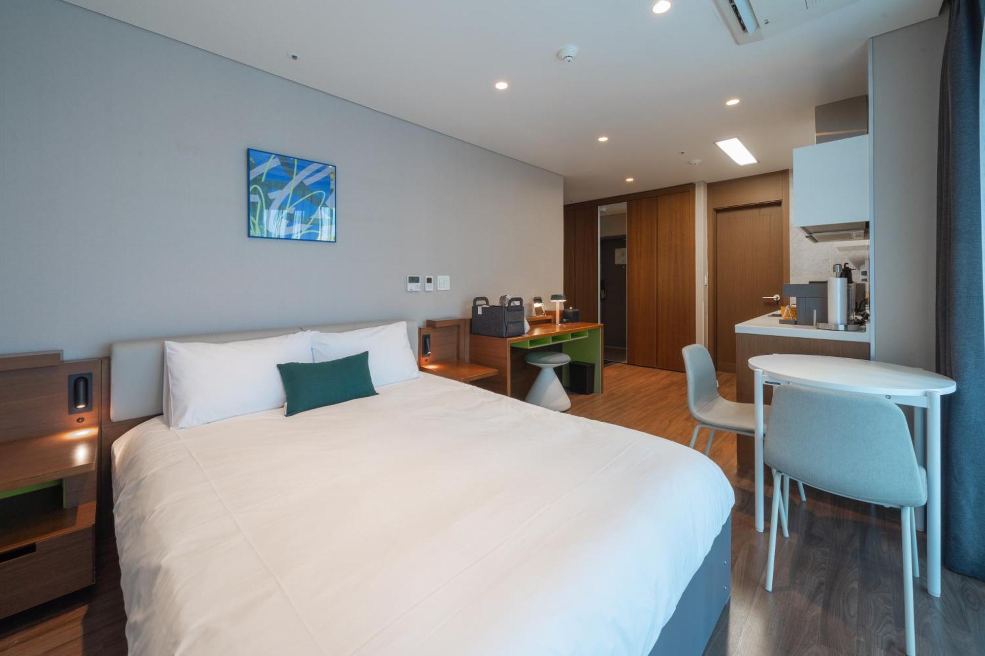 Urbanstay Haeundae Station Busan Bagian luar foto