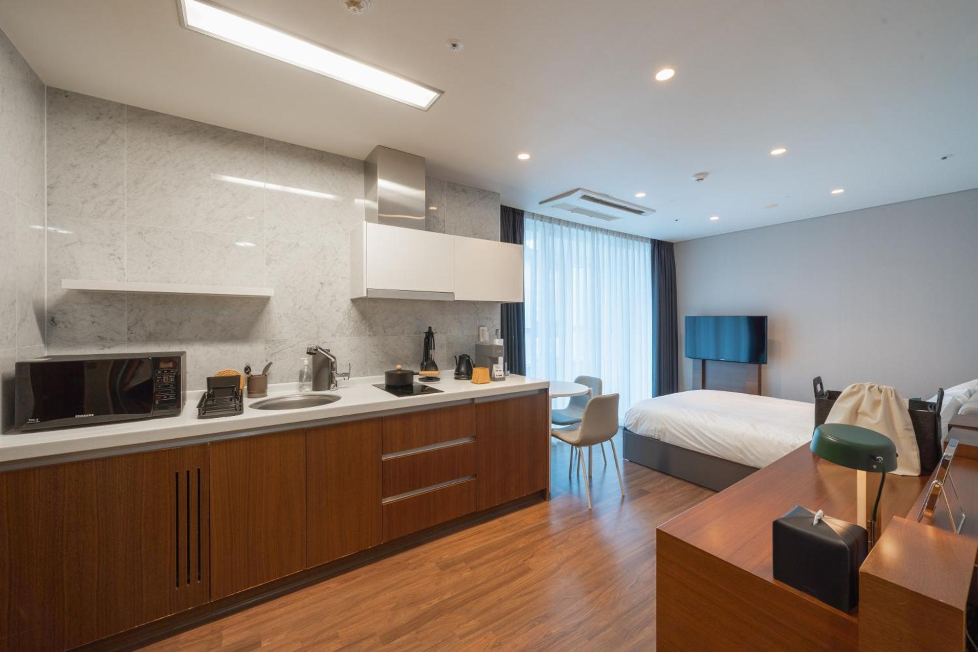 Urbanstay Haeundae Station Busan Bagian luar foto