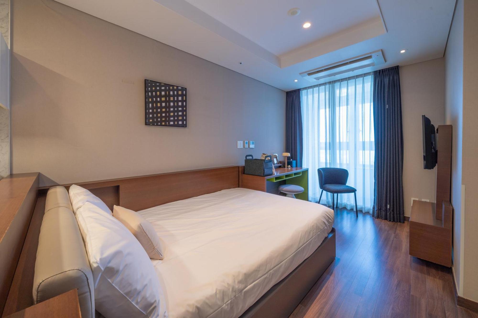 Urbanstay Haeundae Station Busan Bagian luar foto