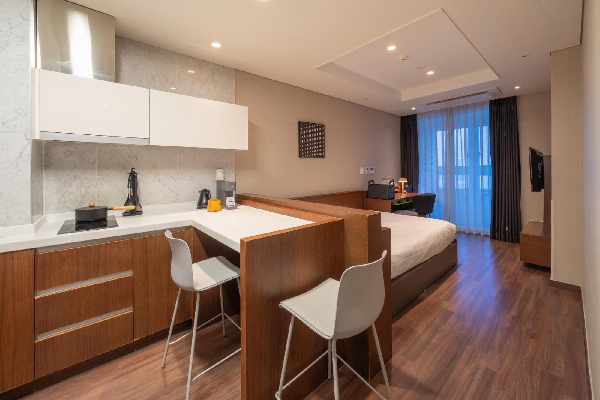 Urbanstay Haeundae Station Busan Bagian luar foto