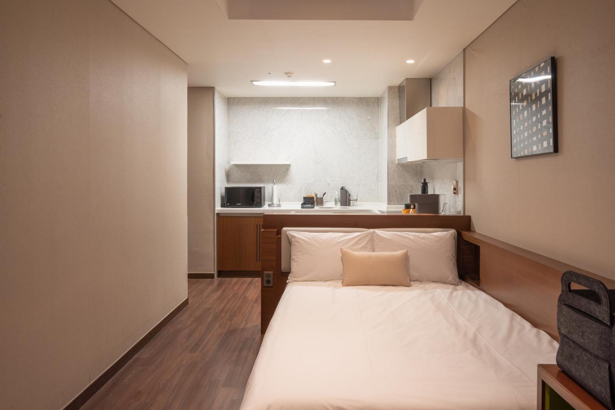 Urbanstay Haeundae Station Busan Bagian luar foto