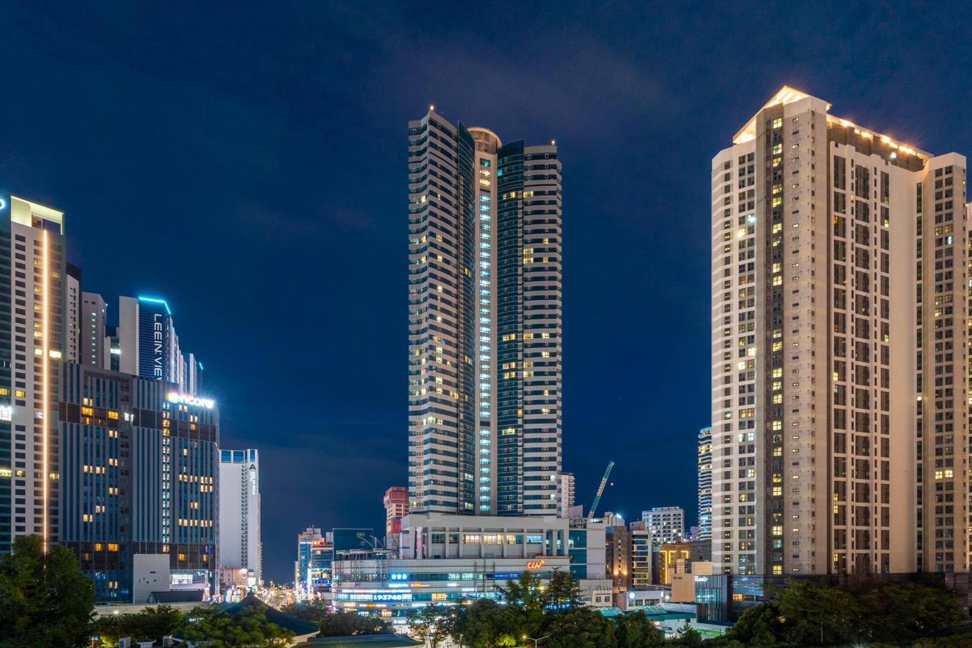 Urbanstay Haeundae Station Busan Bagian luar foto