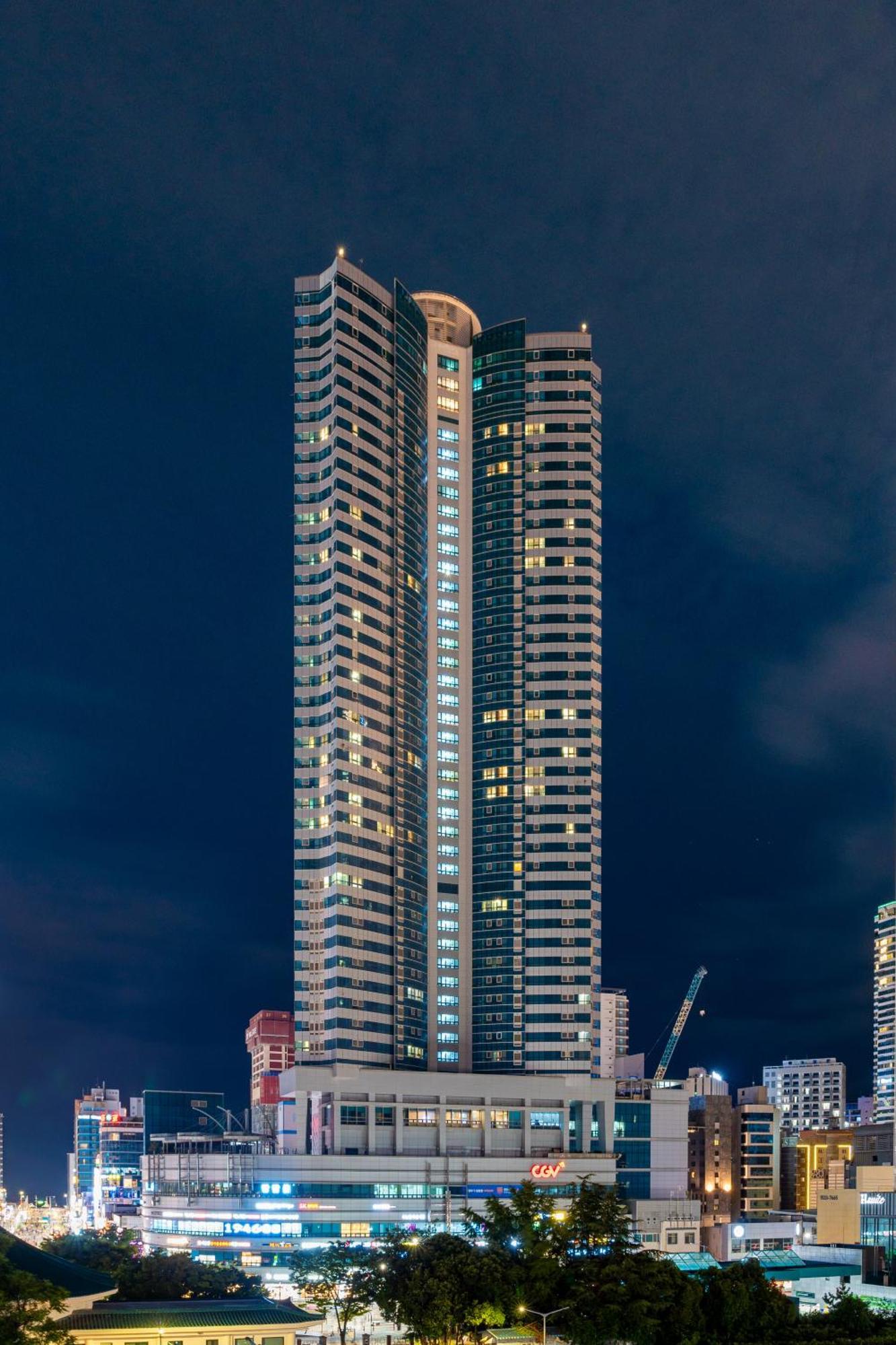Urbanstay Haeundae Station Busan Bagian luar foto