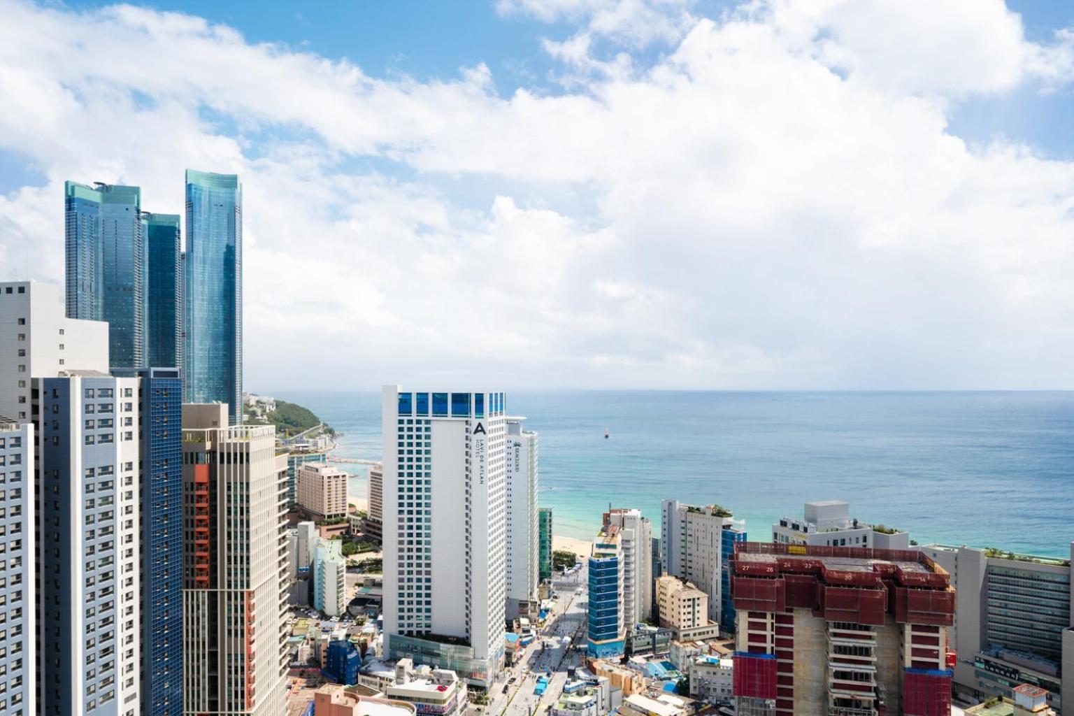 Urbanstay Haeundae Station Busan Bagian luar foto