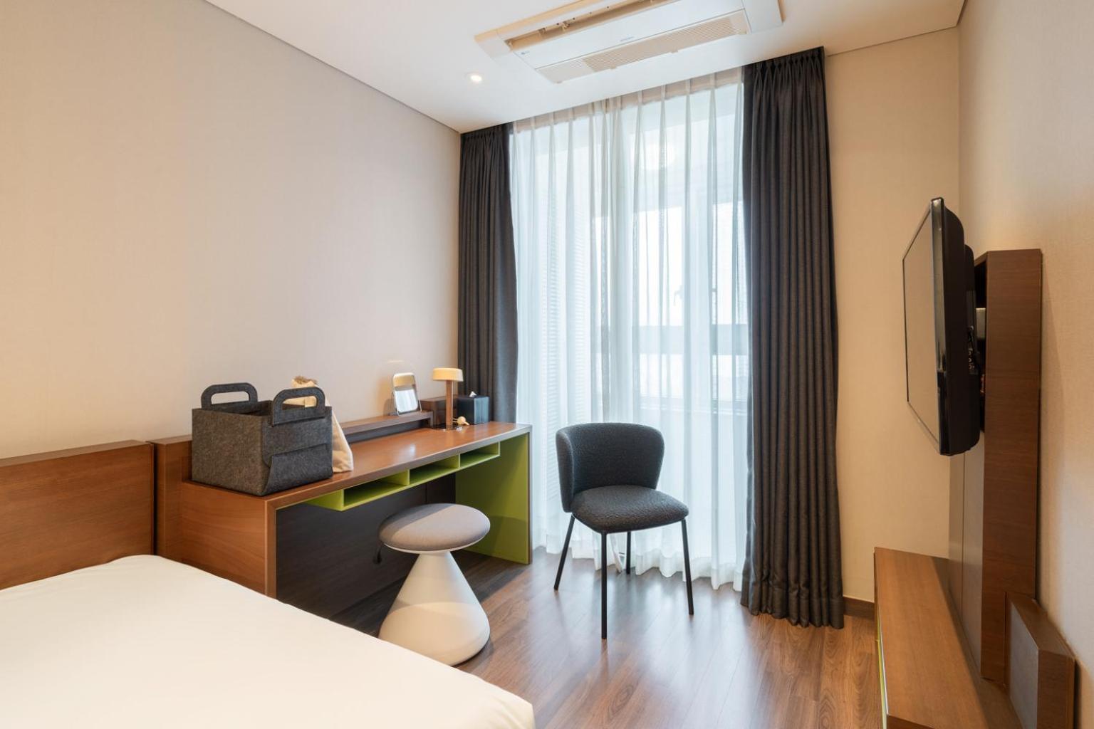 Urbanstay Haeundae Station Busan Bagian luar foto